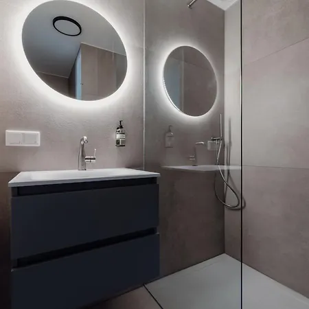 Xl Suite 4P Close To Central Station Efteling Apartment